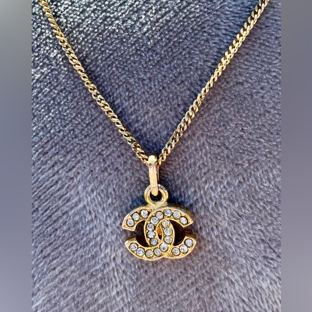 🚨SOLD🚨CHANEL Coco Mark Rhinestone Gold Plated Necklace EUC